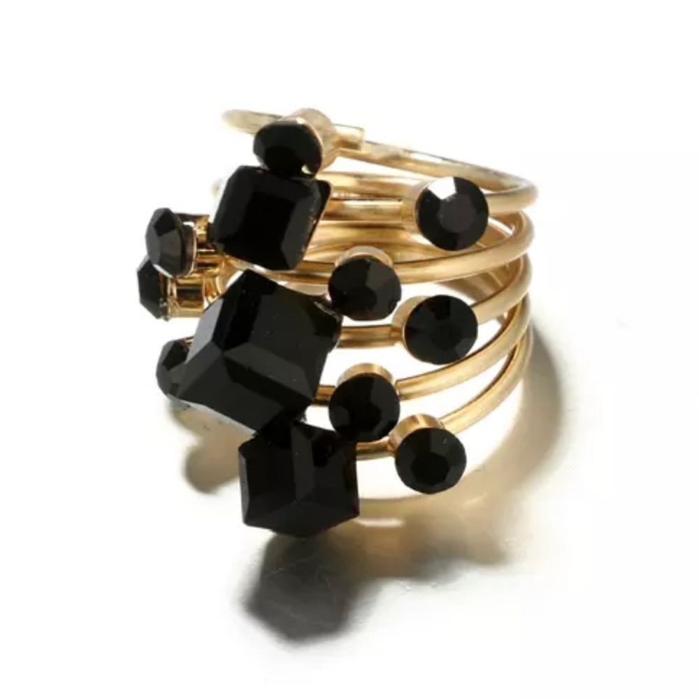 Black stone ring cluster on gold layered ring - costume jewelry - size 8 - Picture 5 of 10